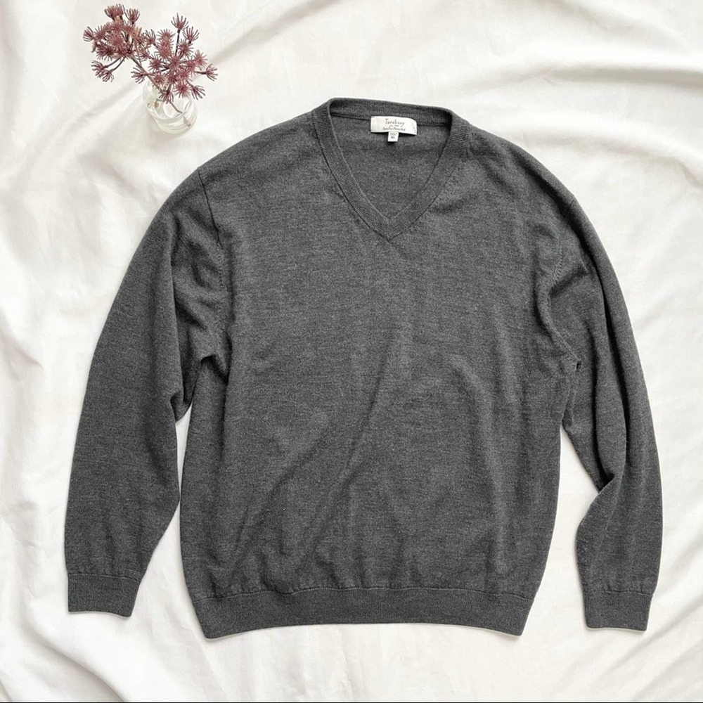 Turnbury Extra Fine Merino Wool Grey Vneck Sweater - Picture 1 of 4